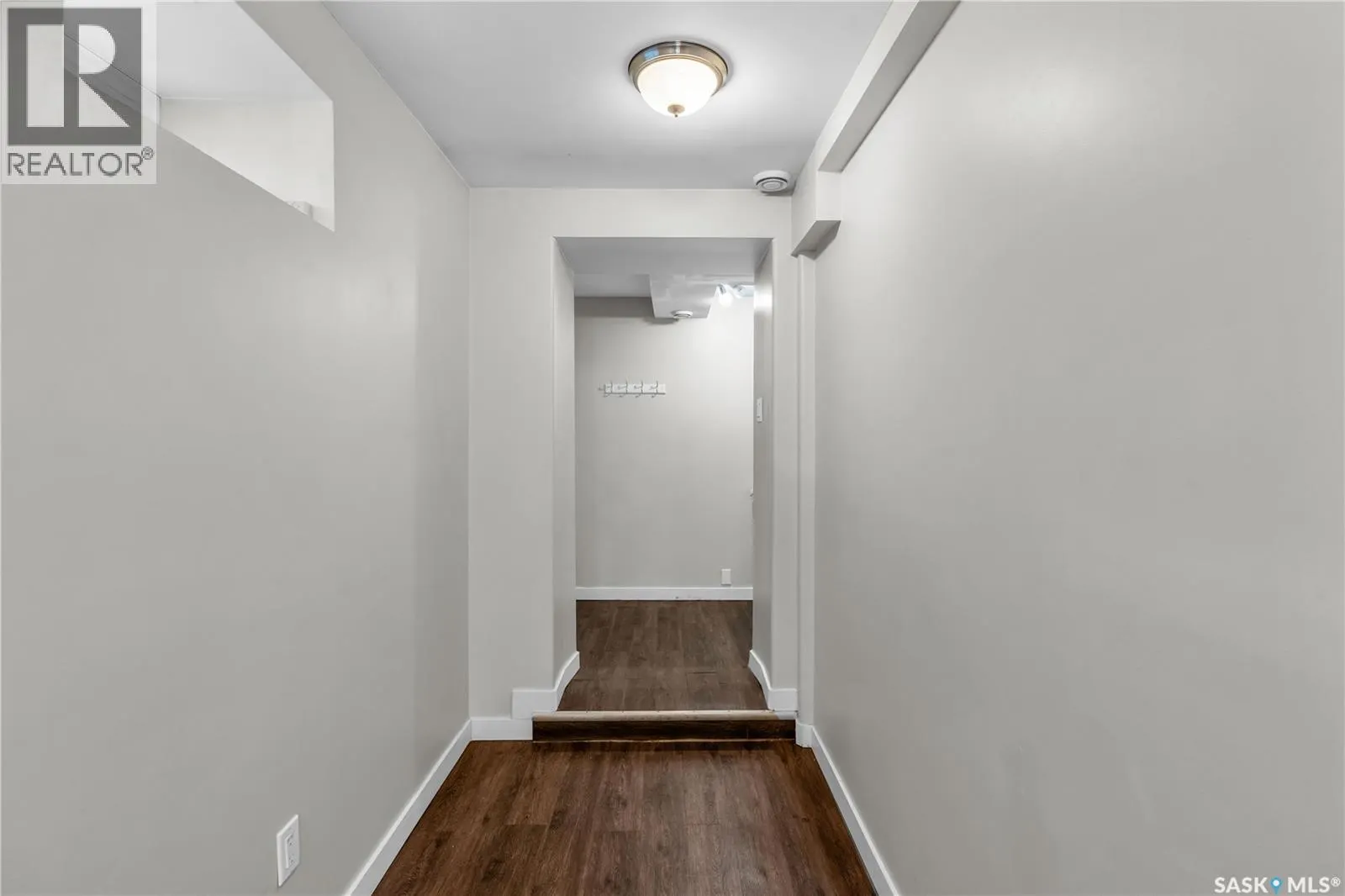 204 4th STREET E
