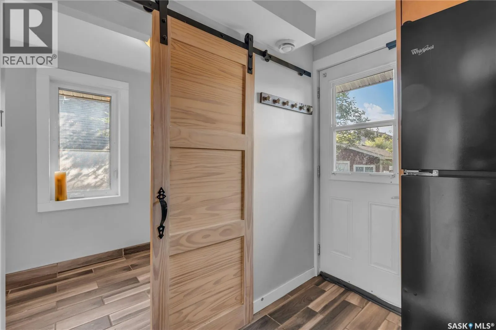 204 4th STREET E