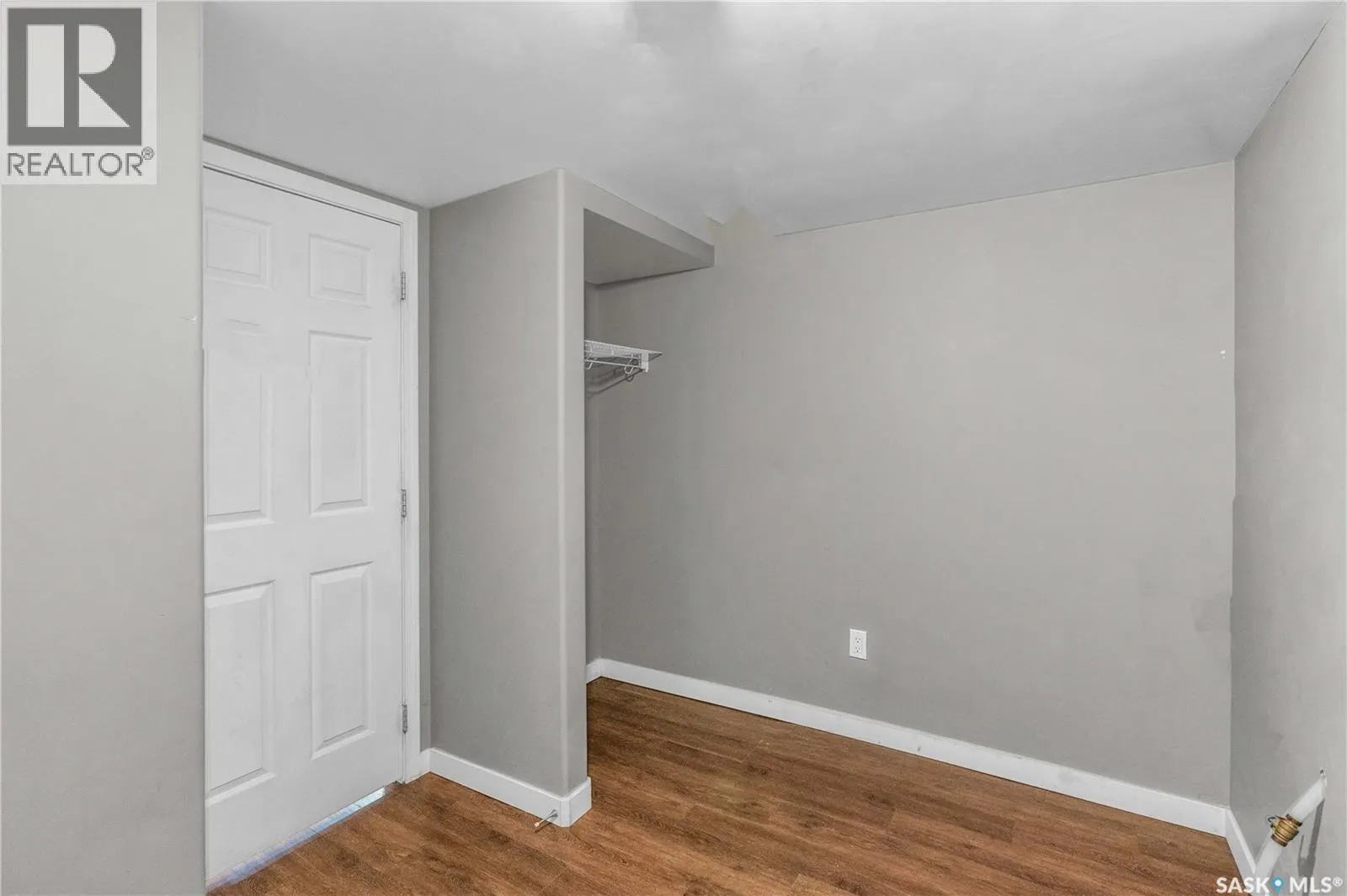 204 4th STREET E