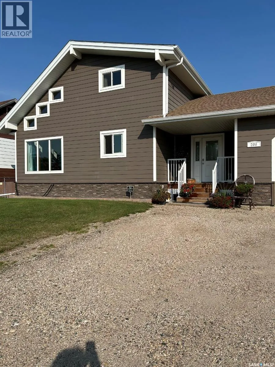 206 2nd STREET W