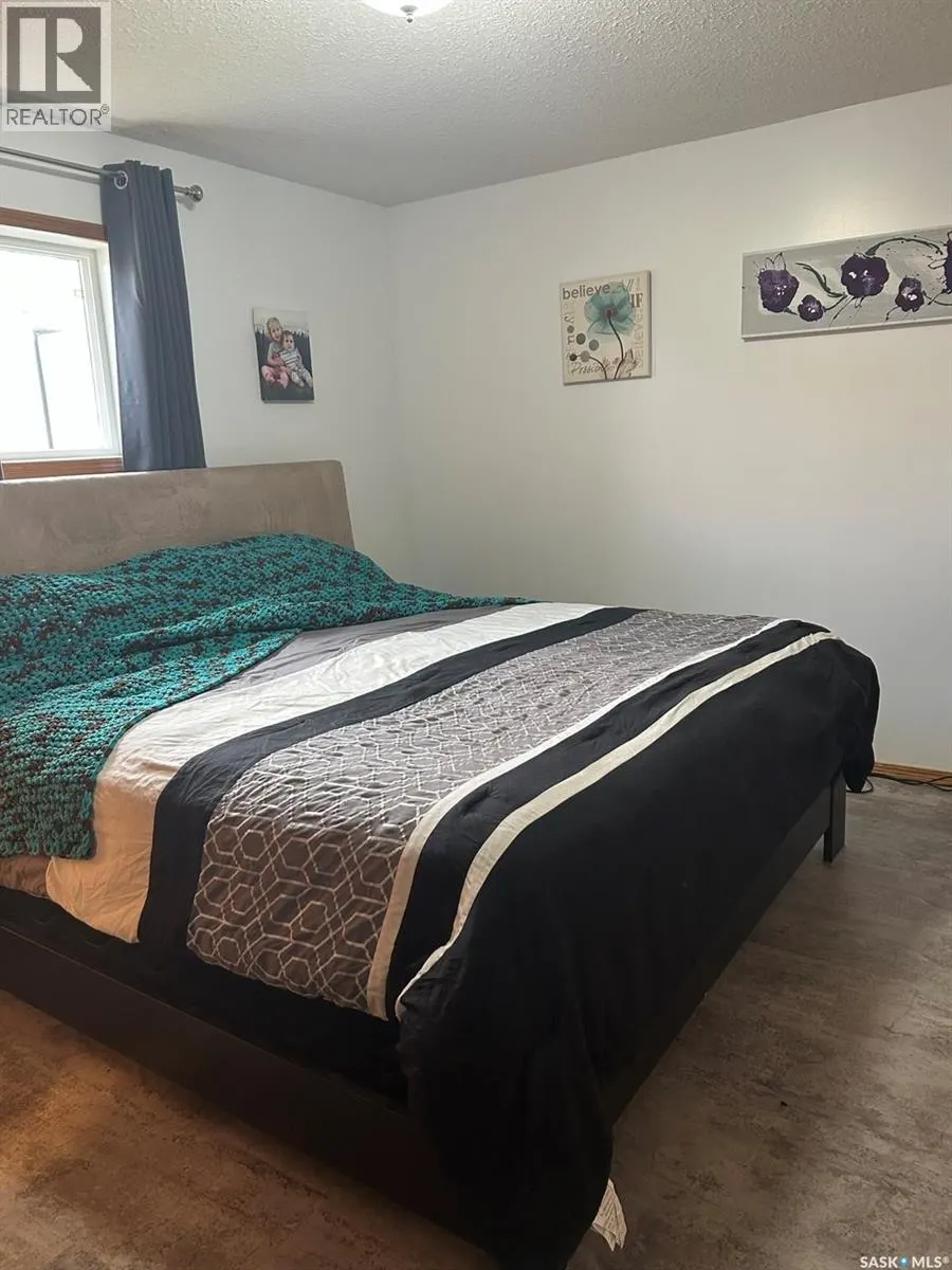 206 2nd STREET W