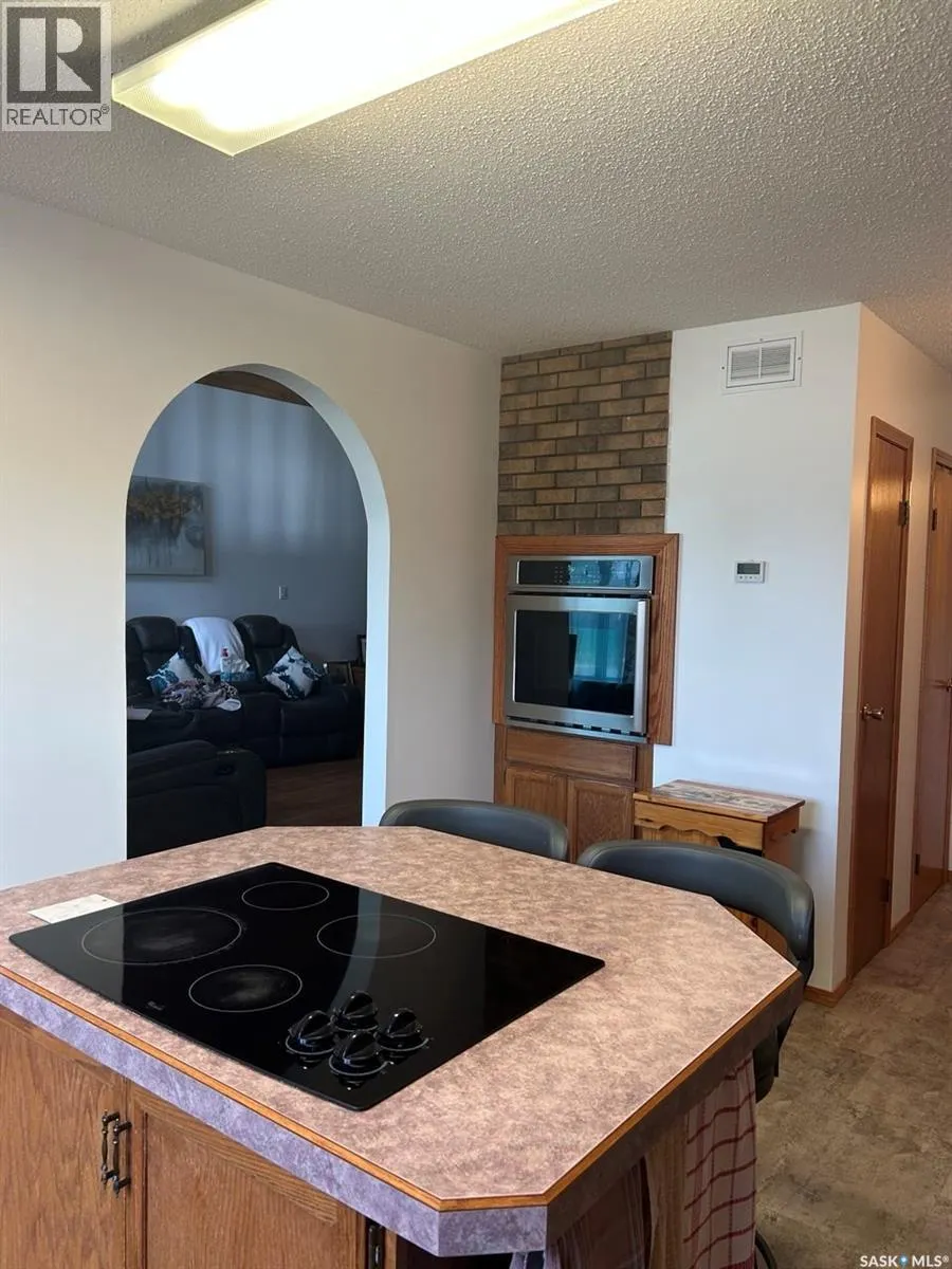 206 2nd STREET W