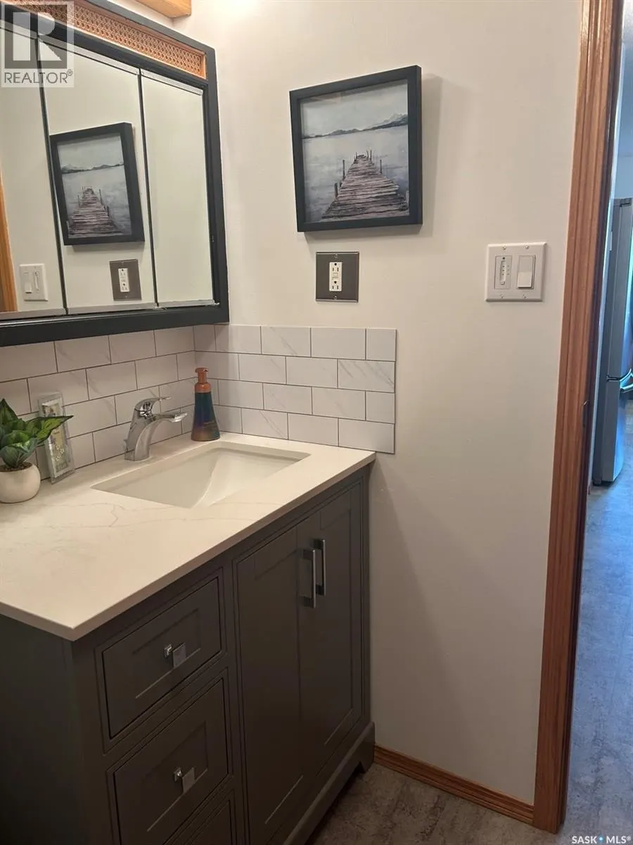 206 2nd STREET W