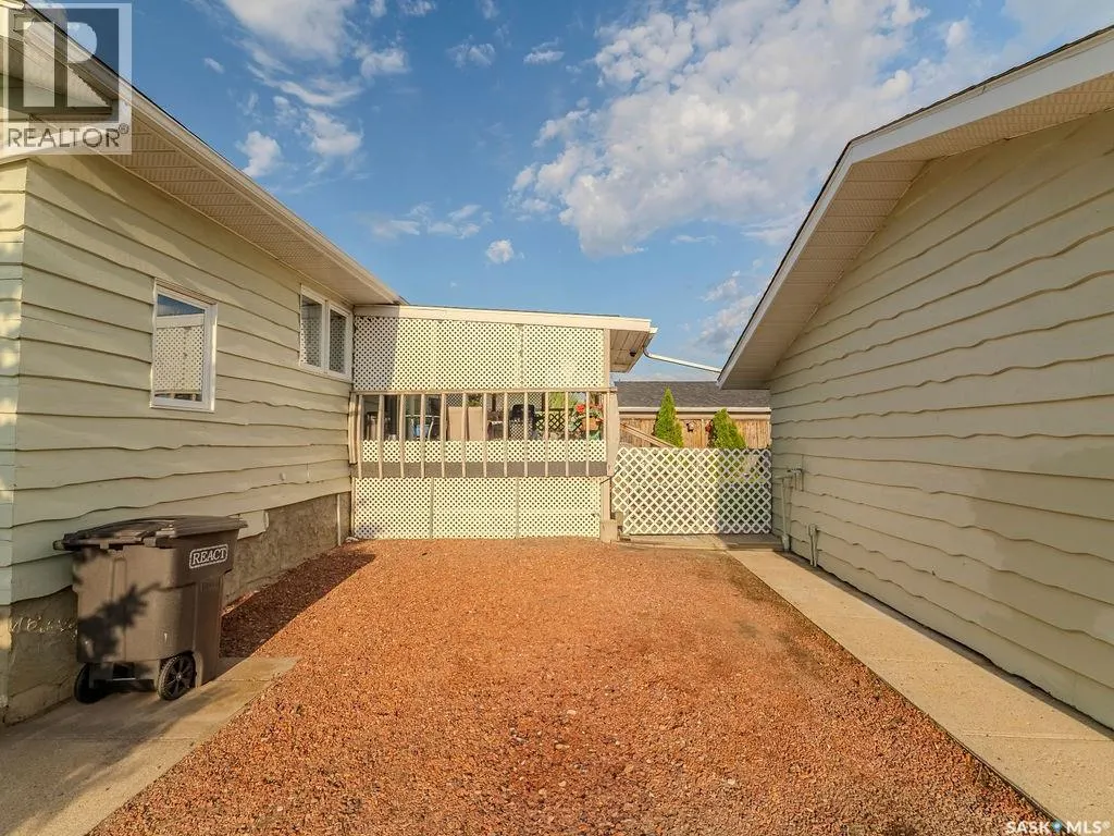 215 7th STREET S