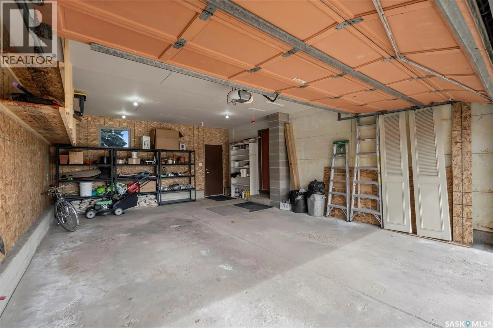 213 Anderson CRESCENT