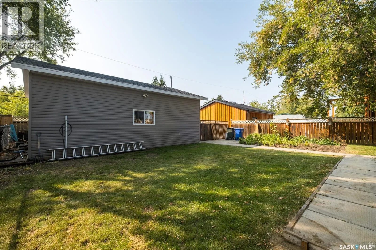 441 6th STREET E