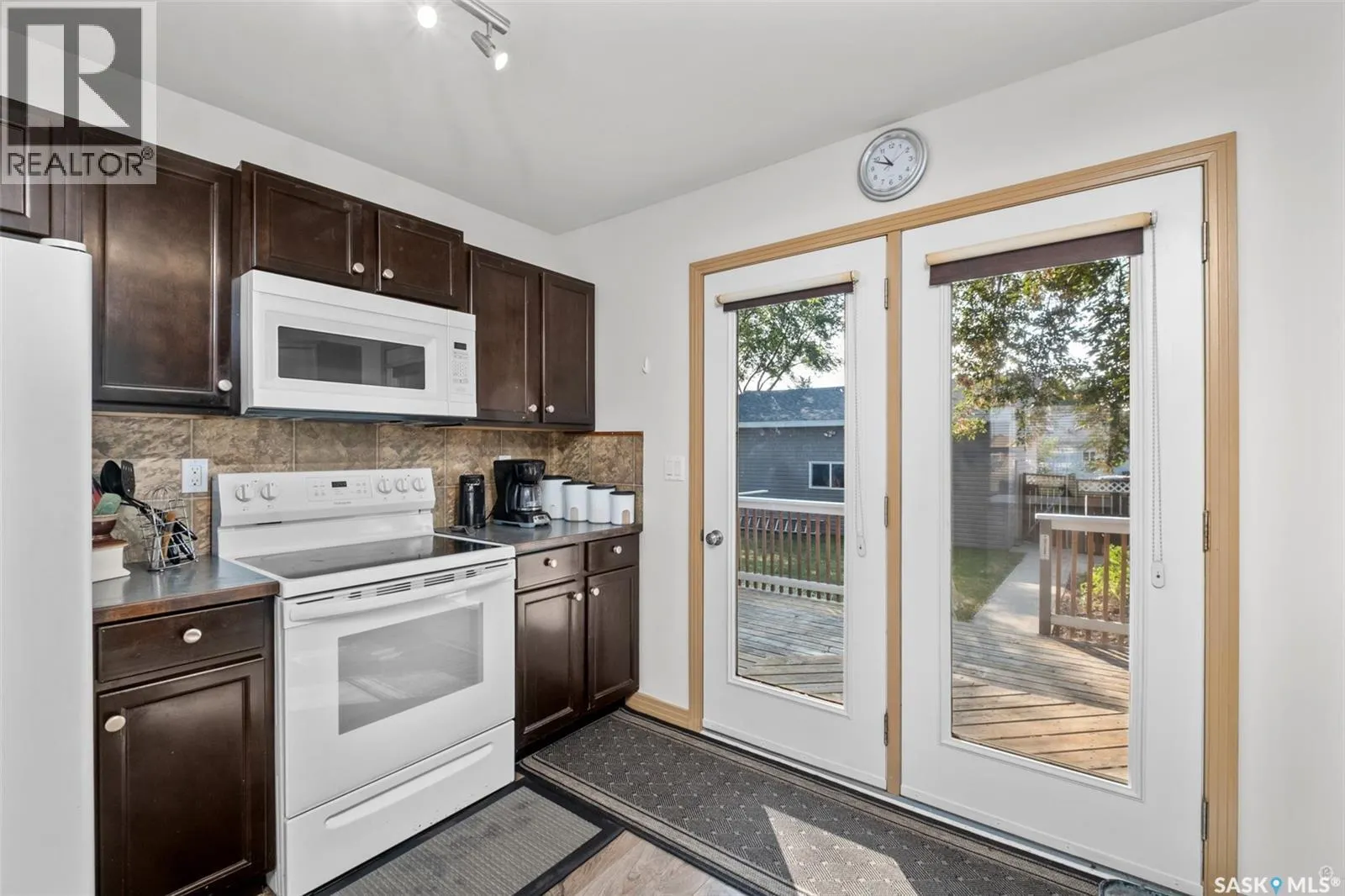 441 6th STREET E