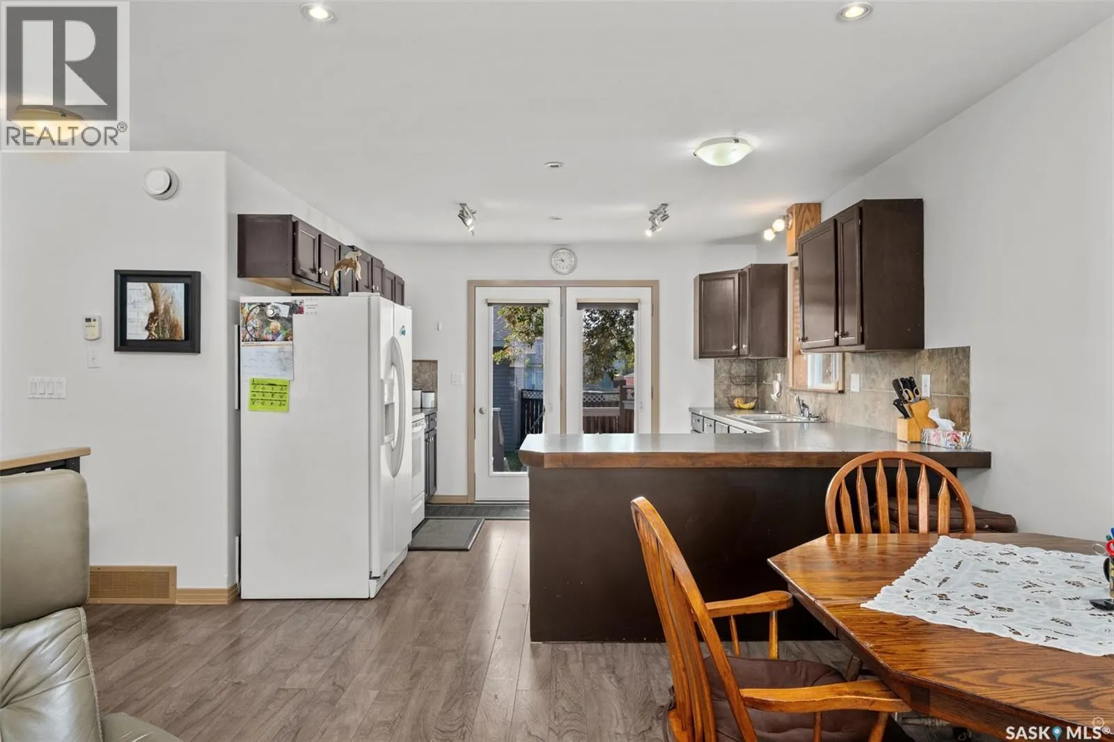 441 6th STREET E
