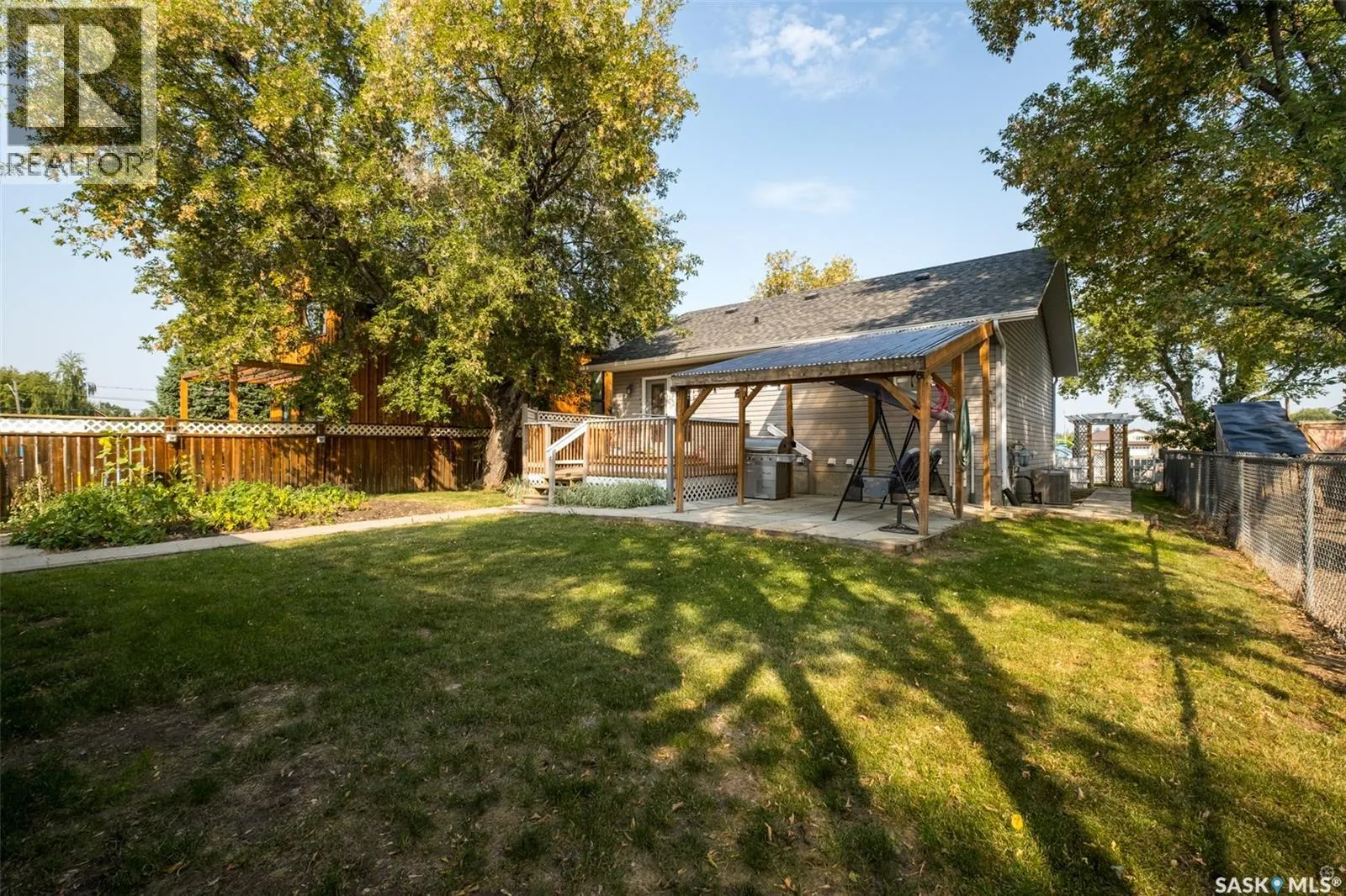 441 6th STREET E