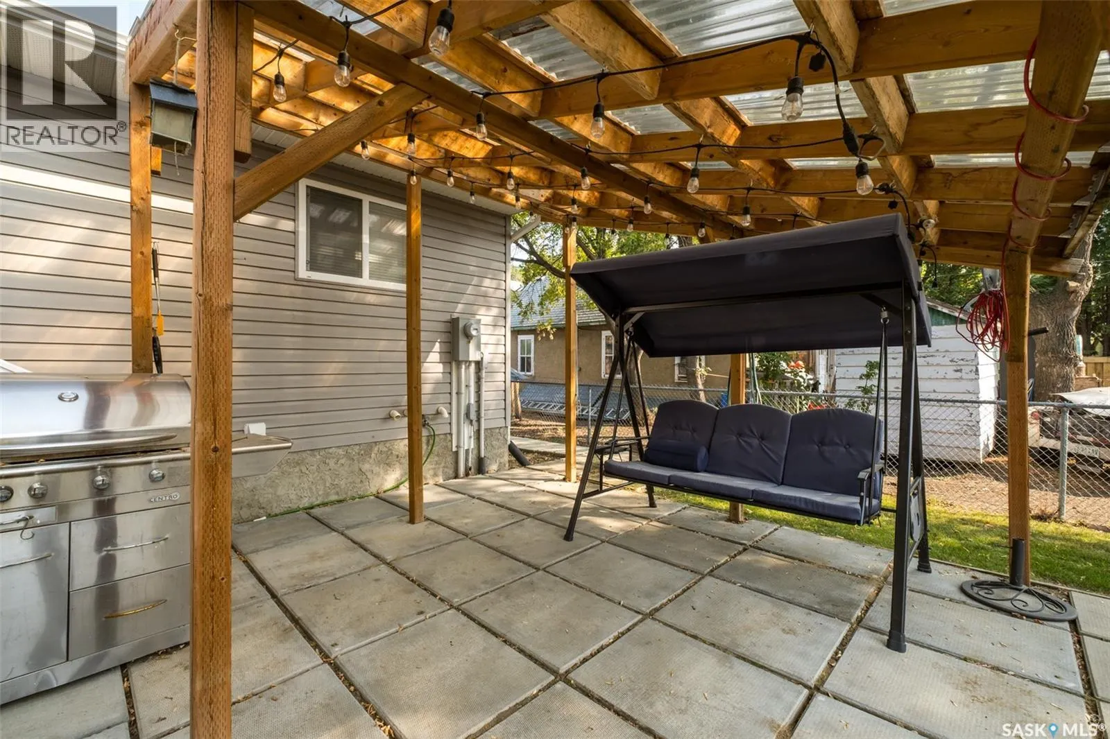 441 6th STREET E