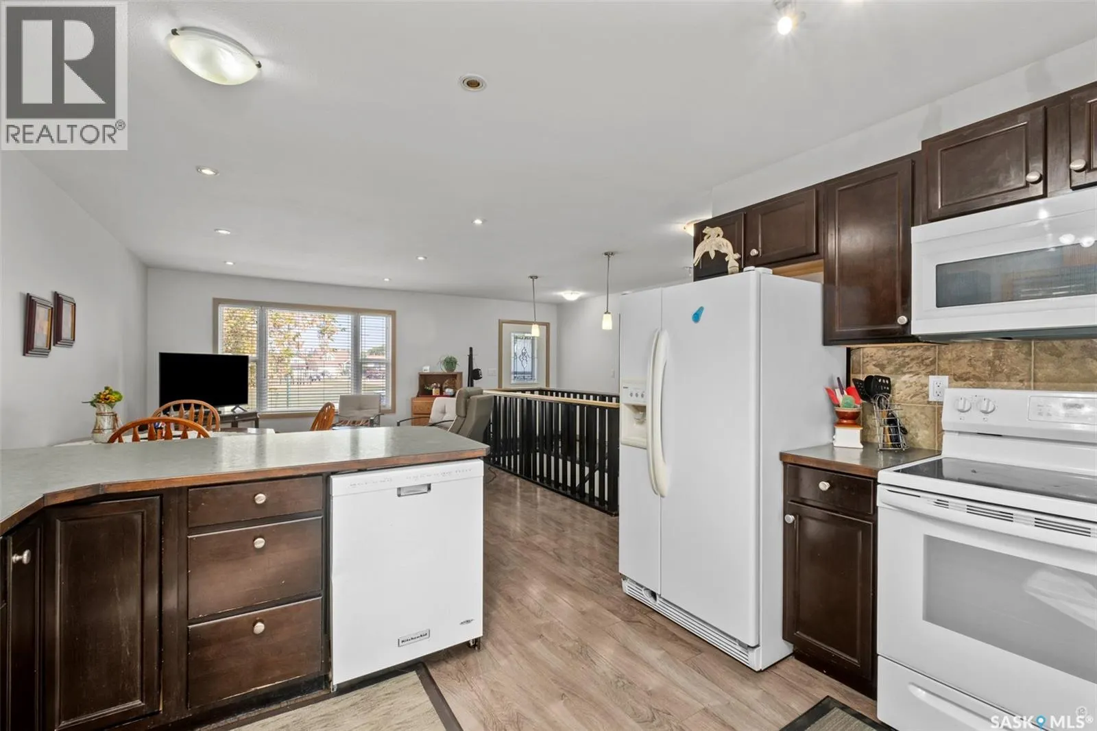 441 6th STREET E