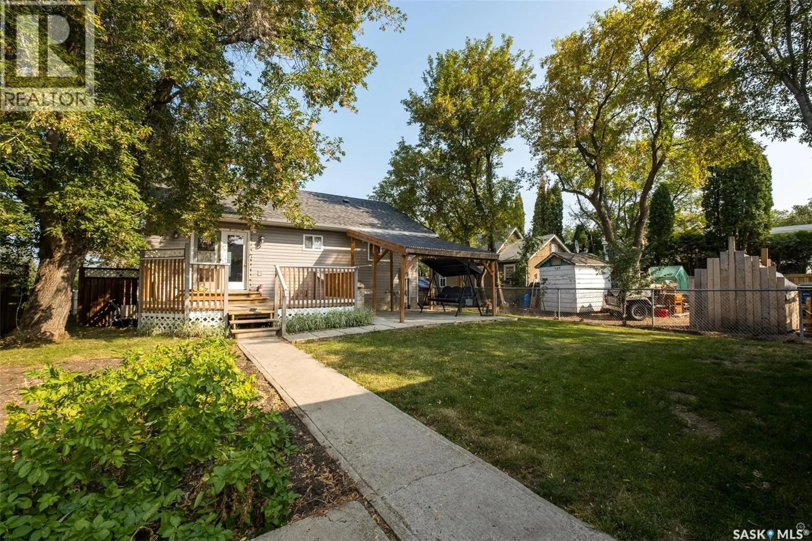 441 6th STREET E