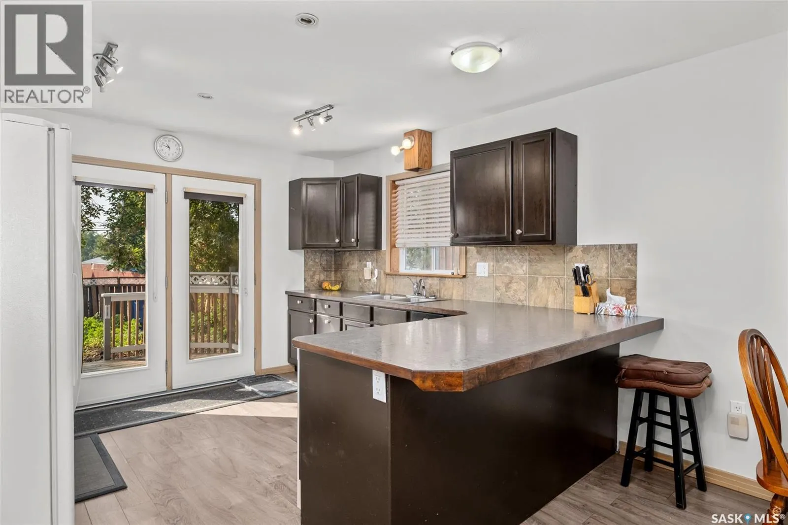 441 6th STREET E
