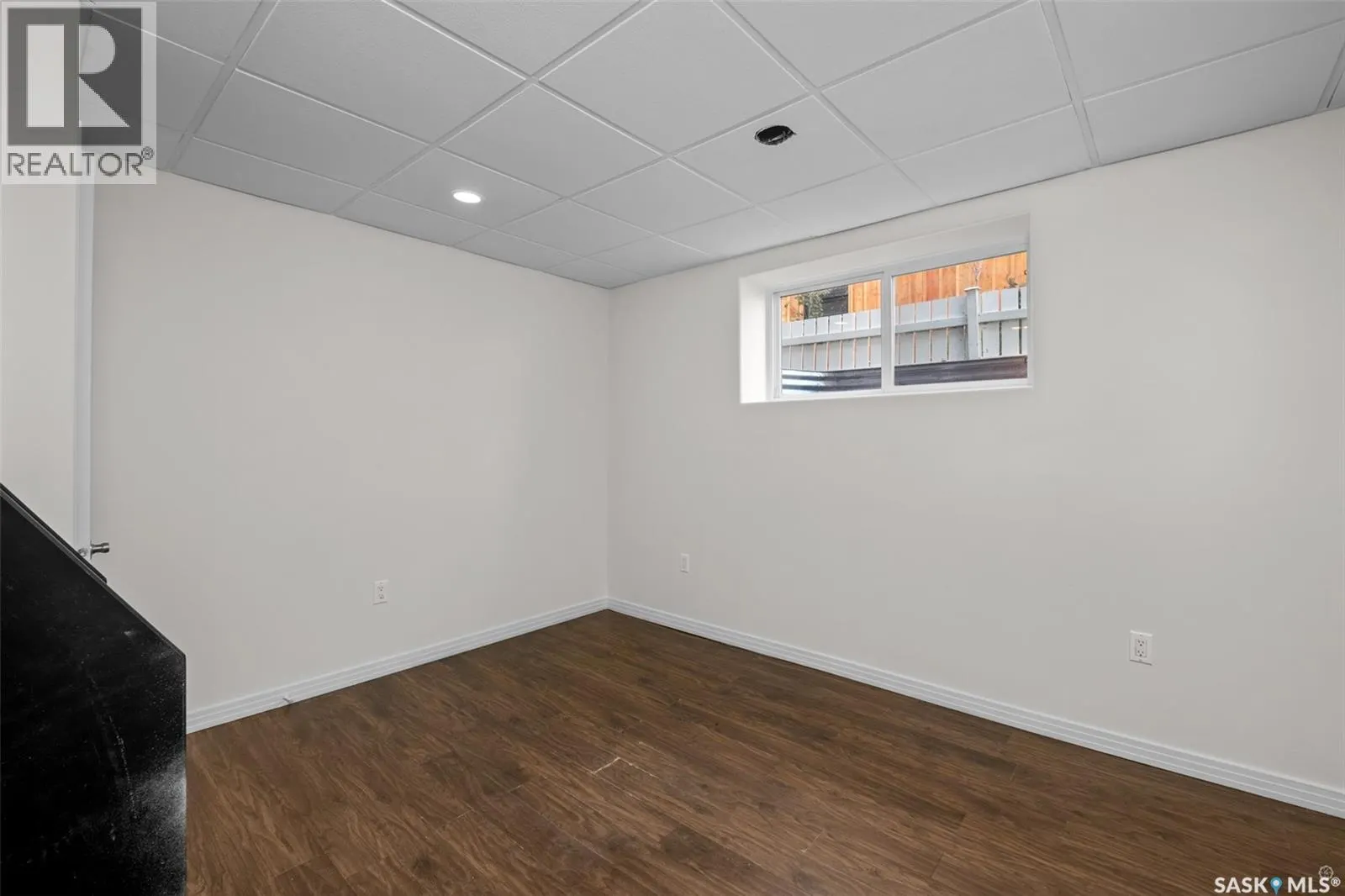 441 6th STREET E