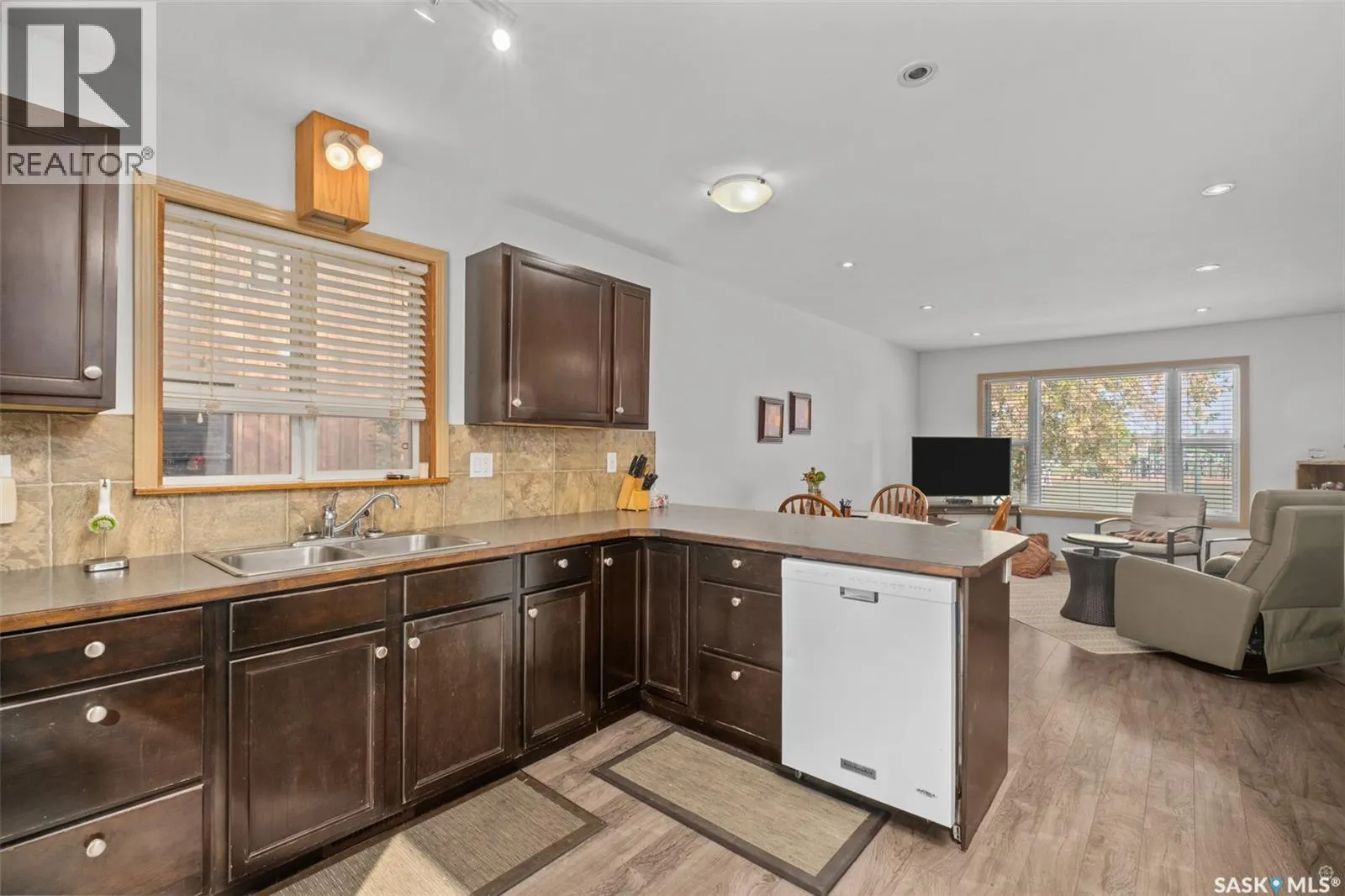 441 6th STREET E