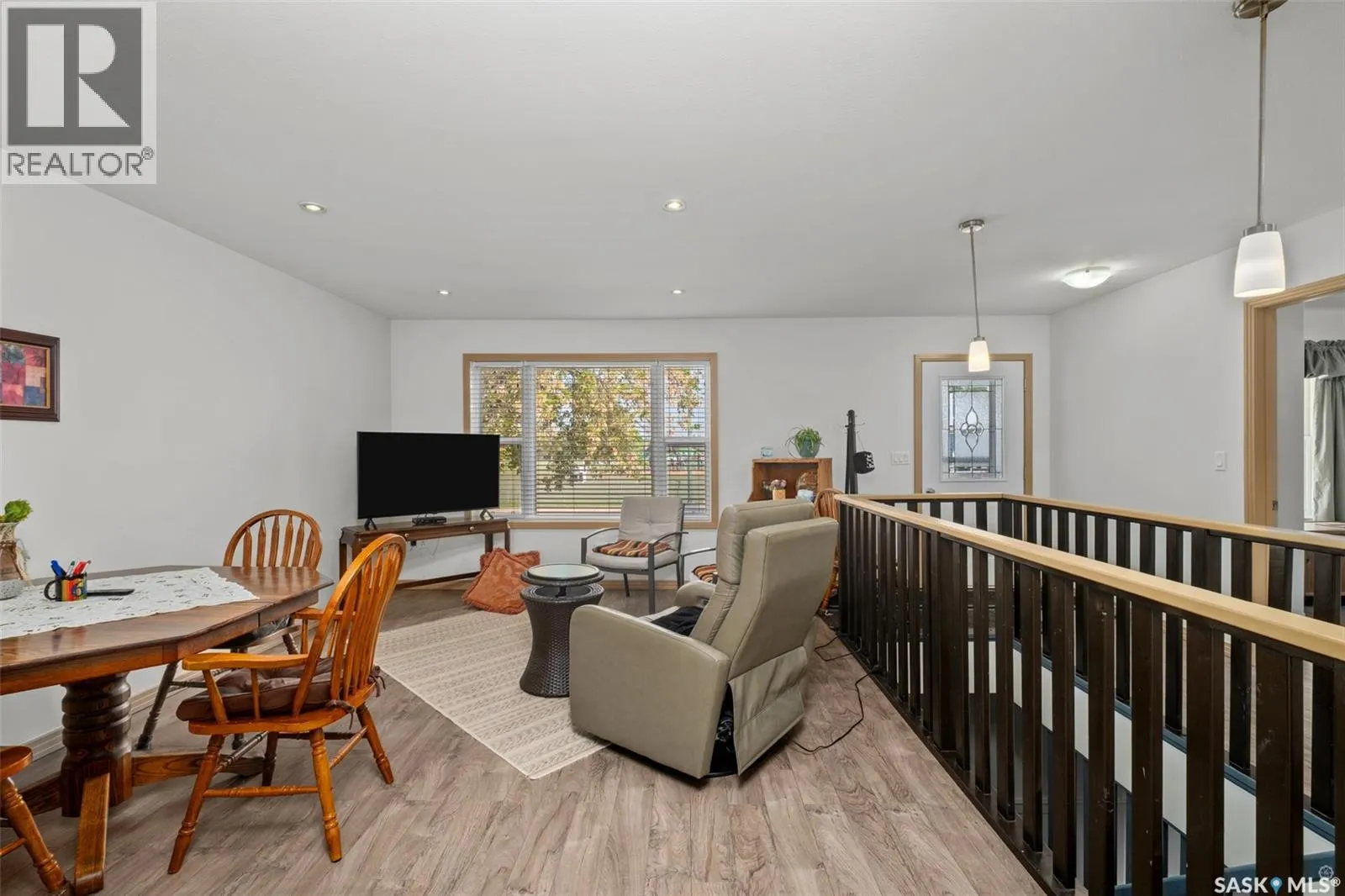 441 6th STREET E