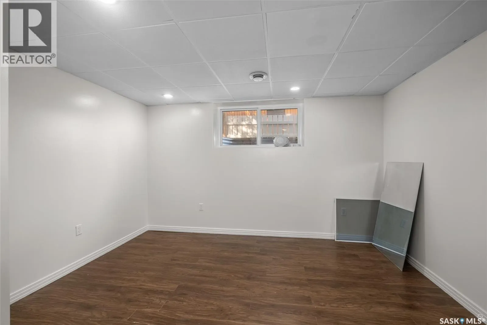 441 6th STREET E