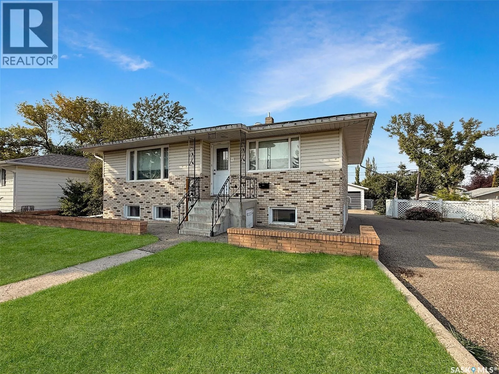 611 North Hill DRIVE