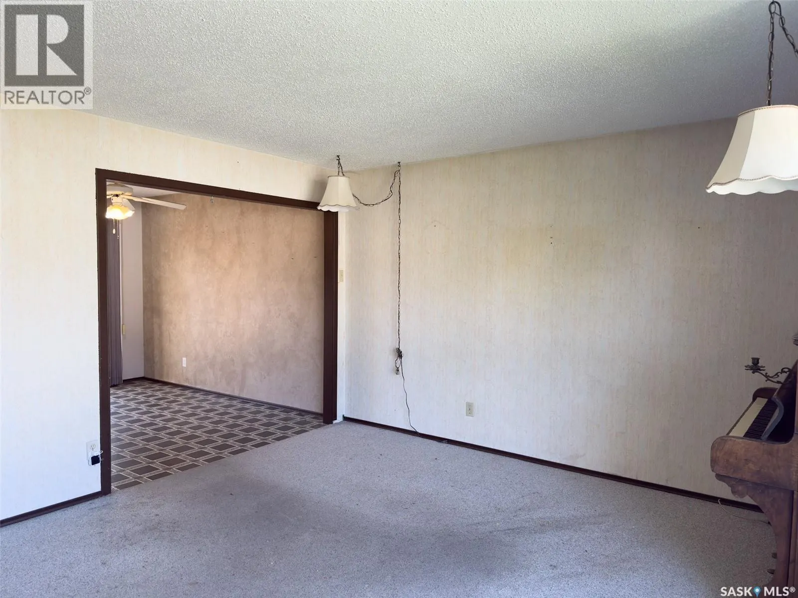 318 Tennant CRESCENT