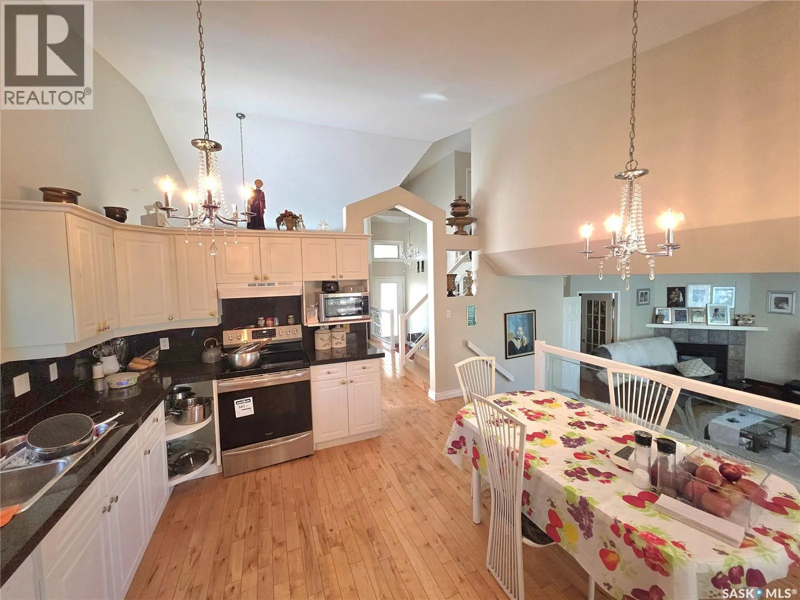 306 Blackthorn CRESCENT