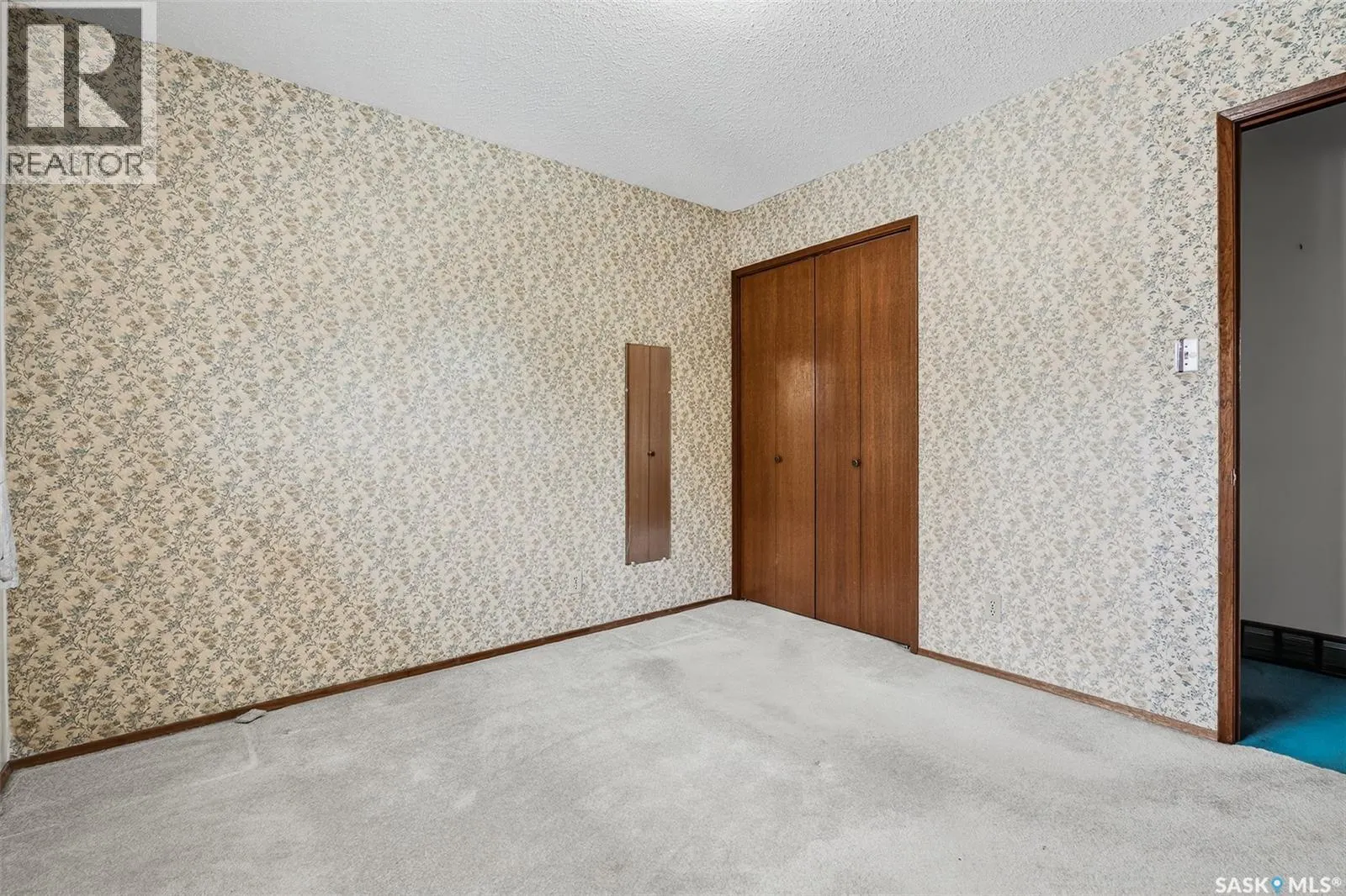 1051 Corman CRESCENT