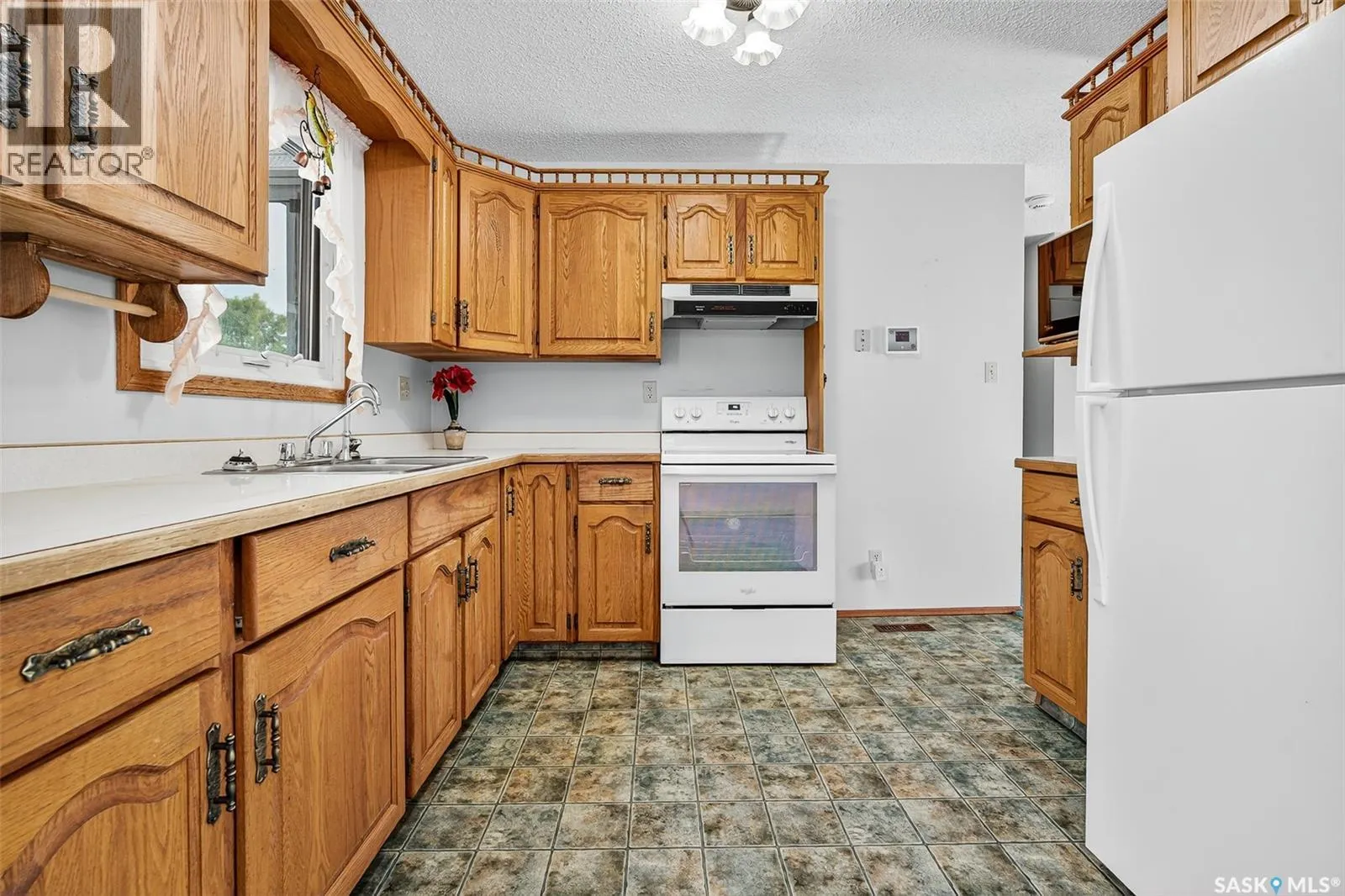 1051 Corman CRESCENT