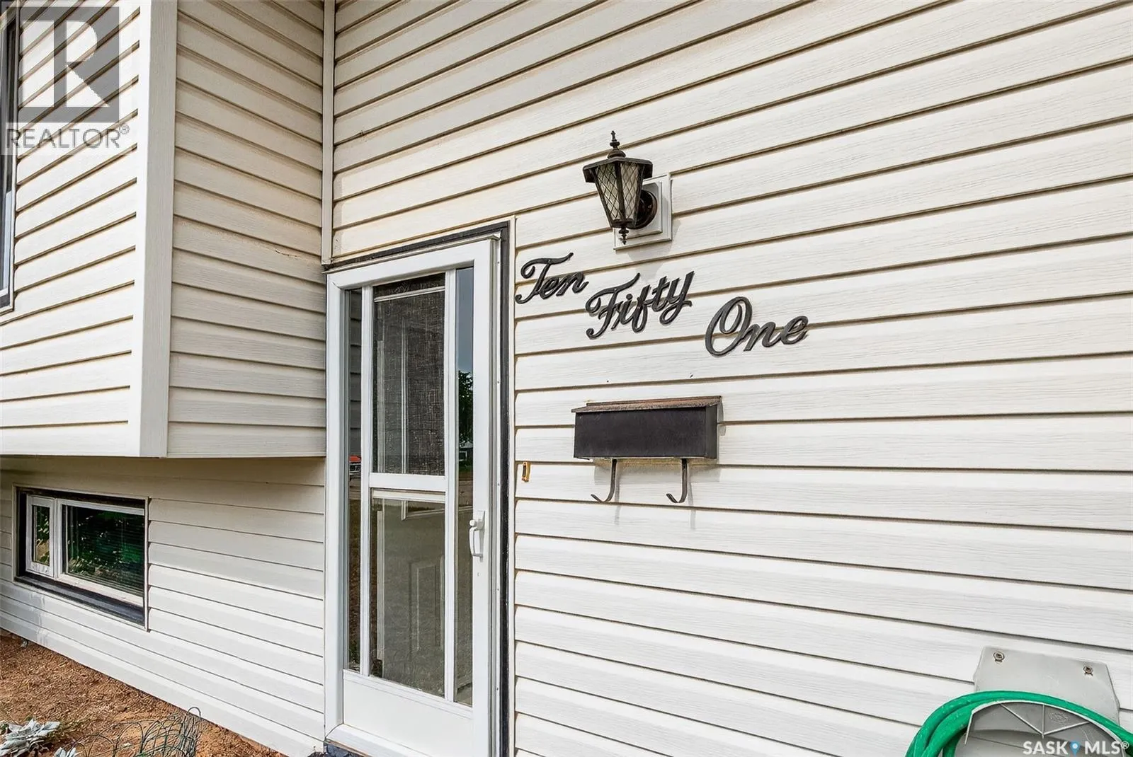1051 Corman CRESCENT