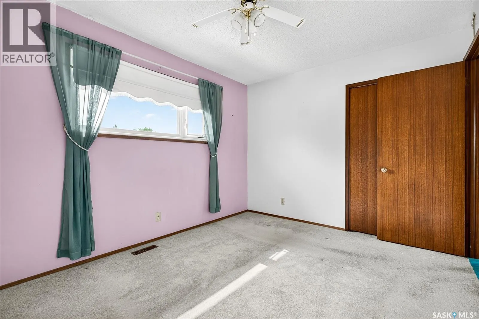 1051 Corman CRESCENT