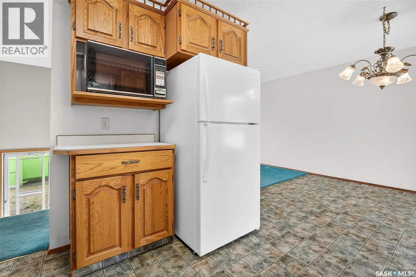 1051 Corman CRESCENT