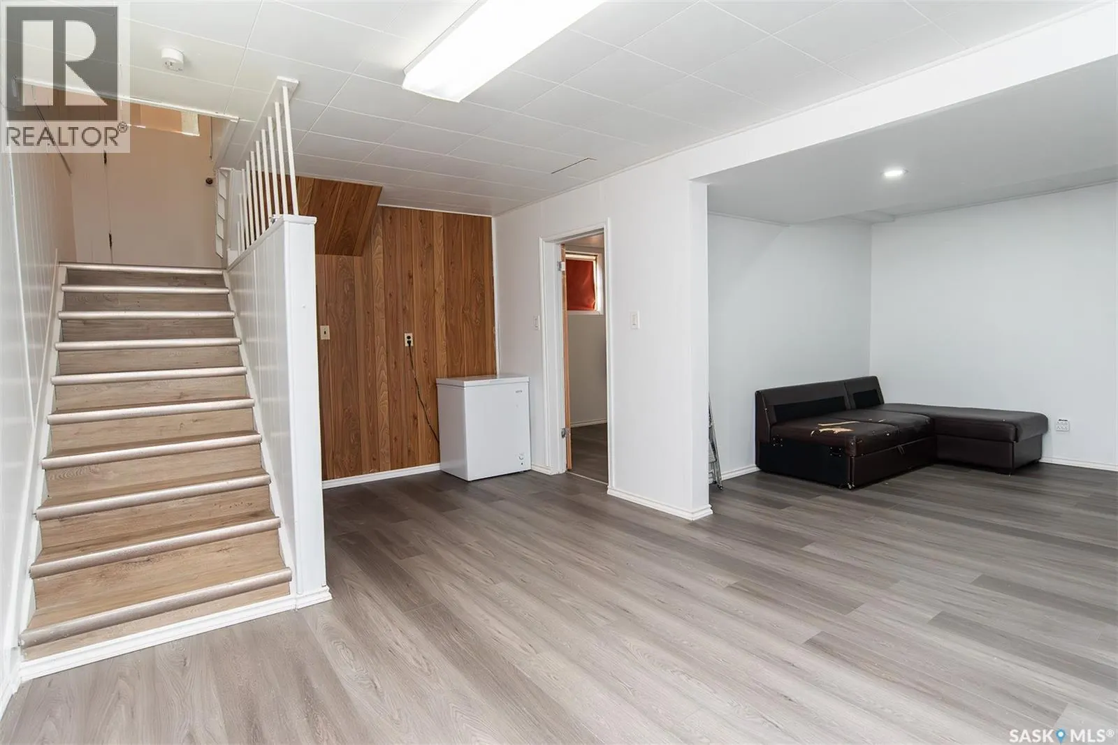 316 2nd STREET E
