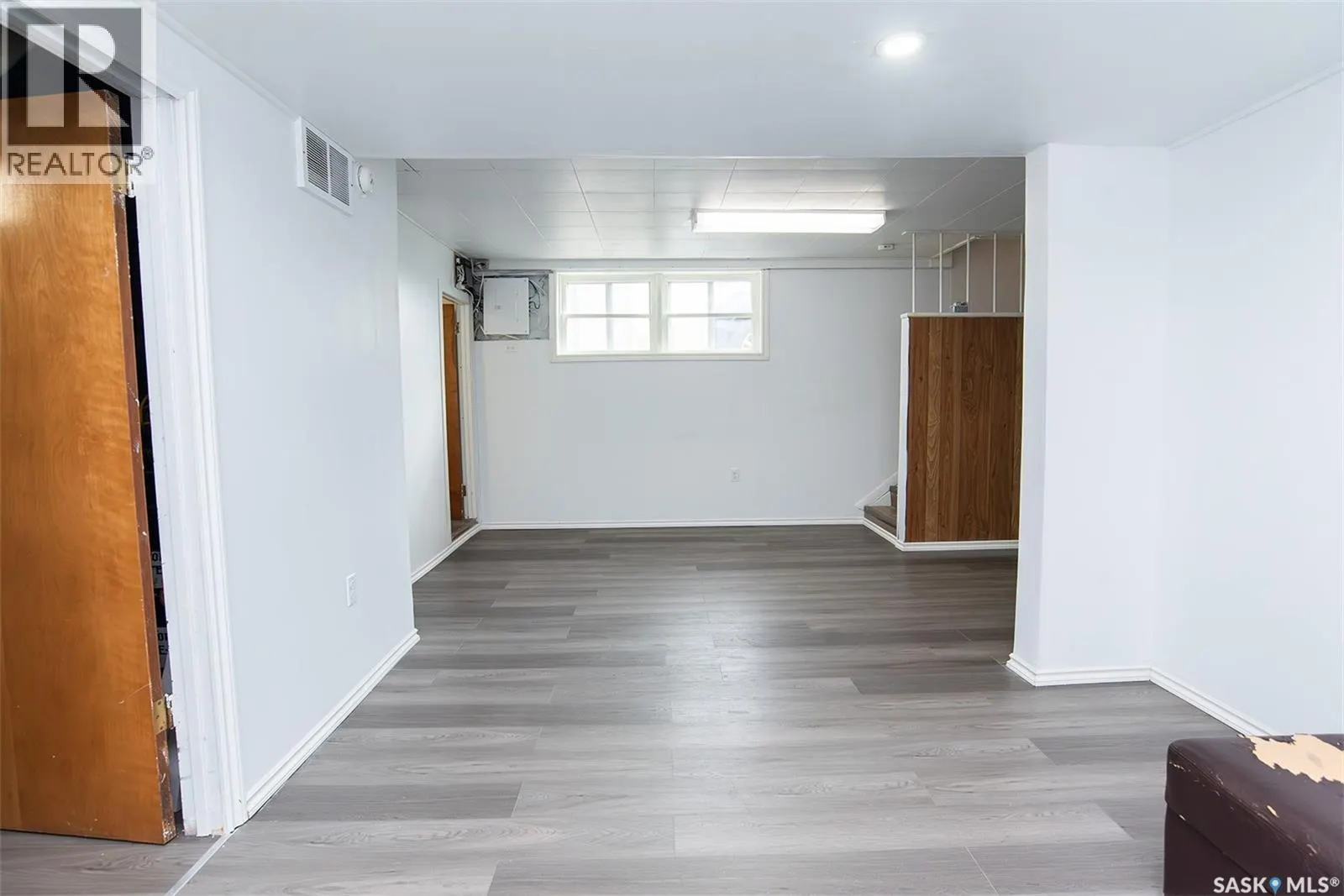 316 2nd STREET E