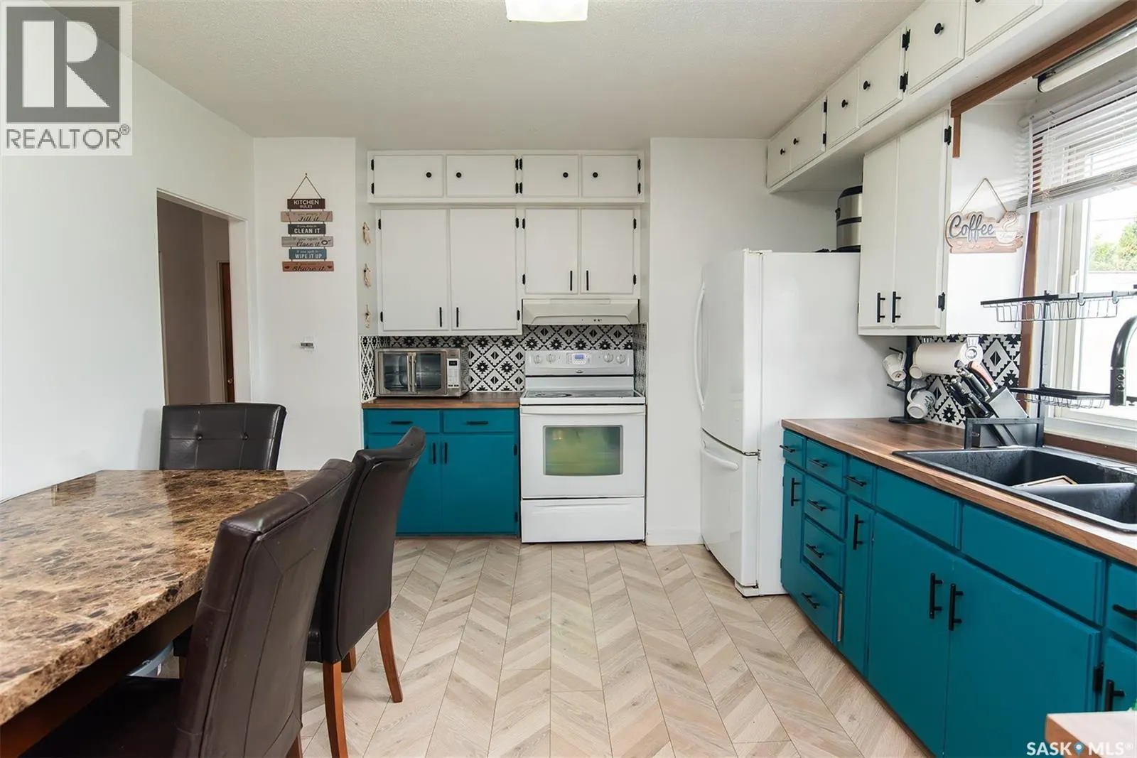 316 2nd STREET E