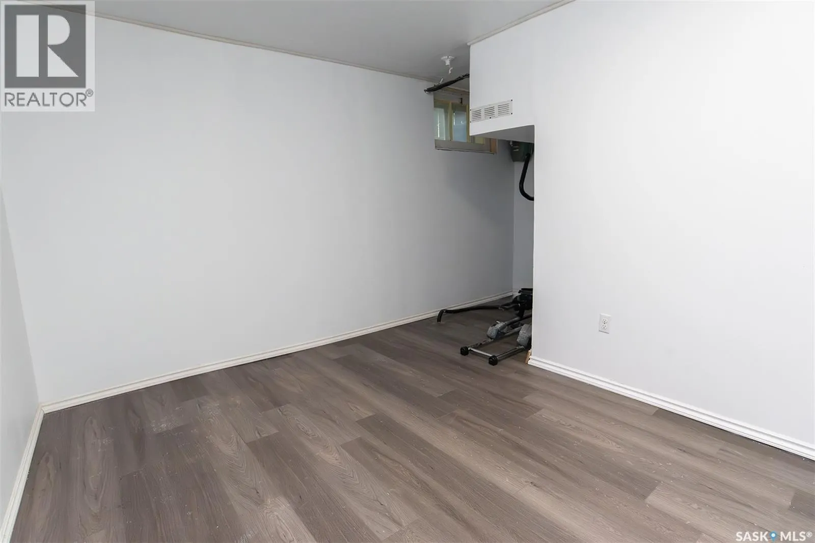 316 2nd STREET E