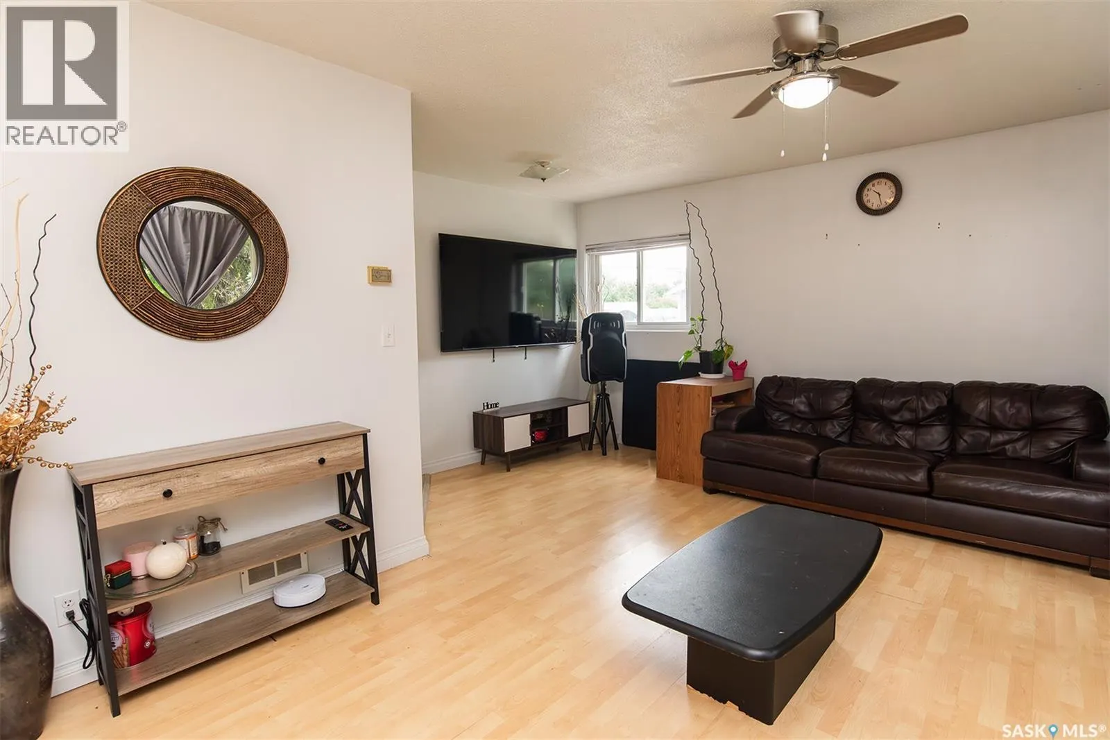 316 2nd STREET E