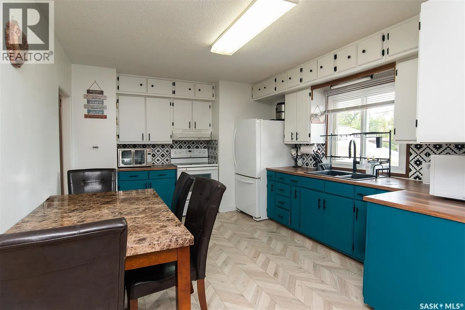 316 2nd STREET E