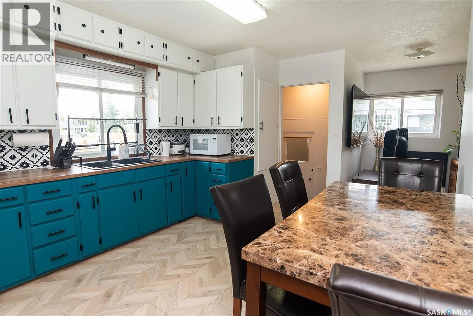 316 2nd STREET E
