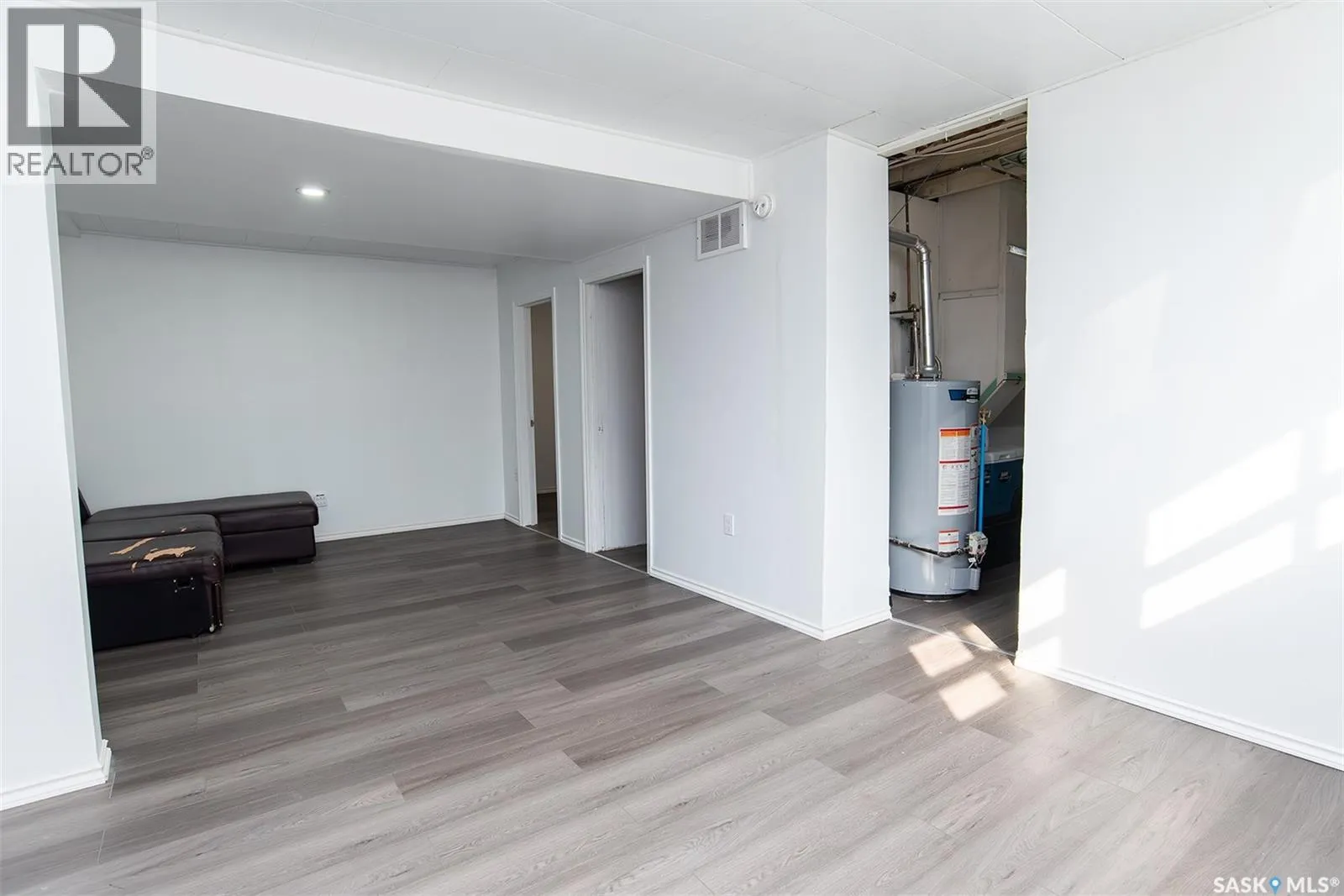 316 2nd STREET E