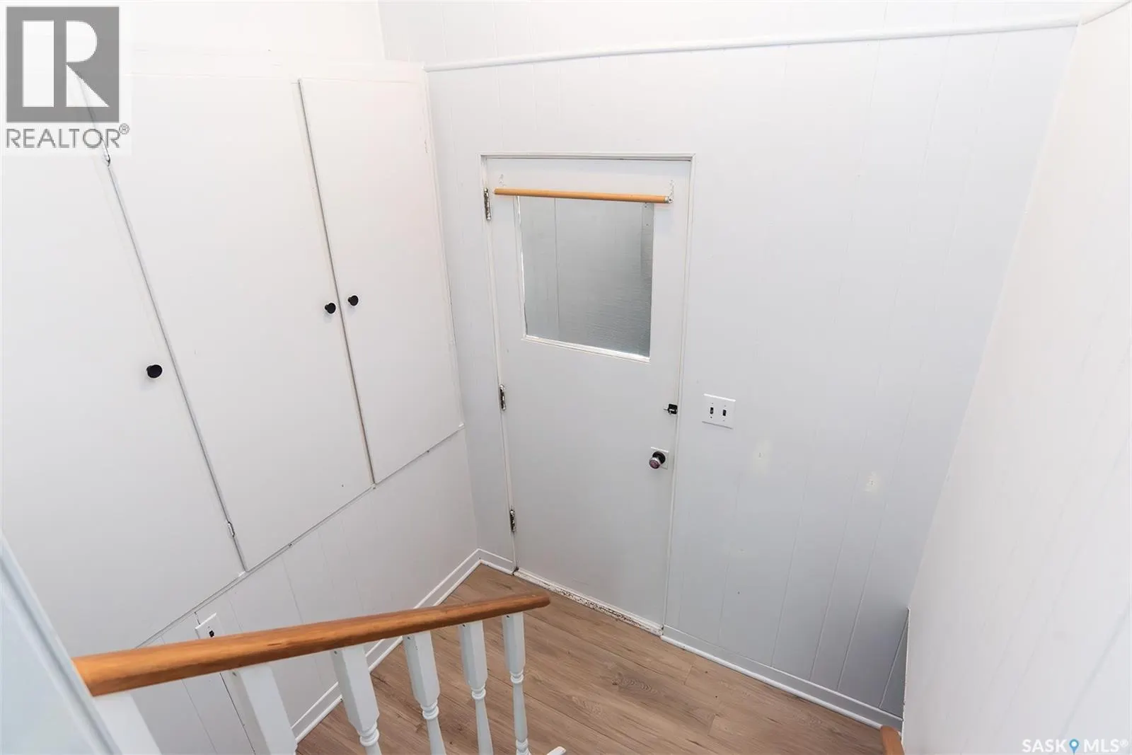 316 2nd STREET E