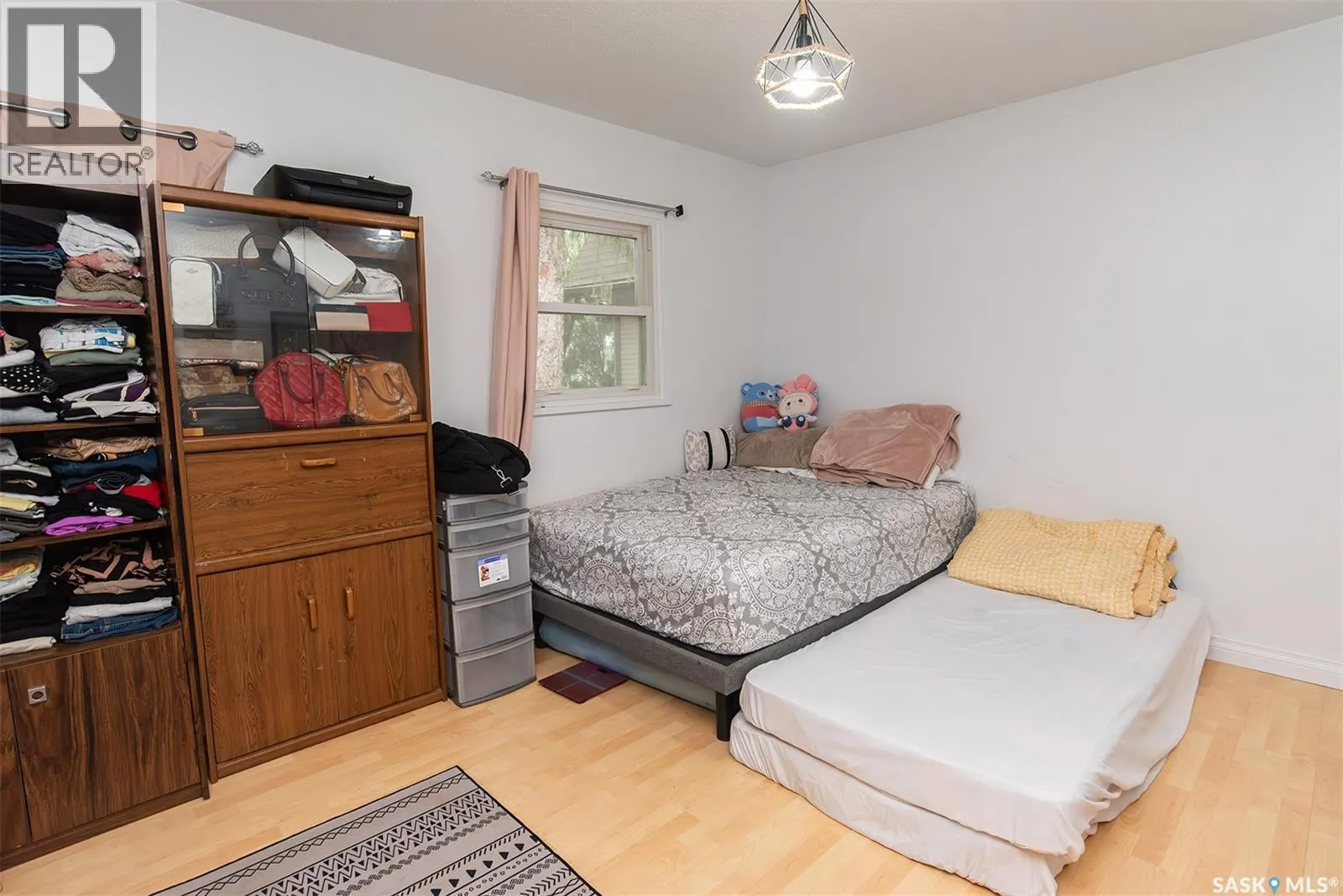 316 2nd STREET E