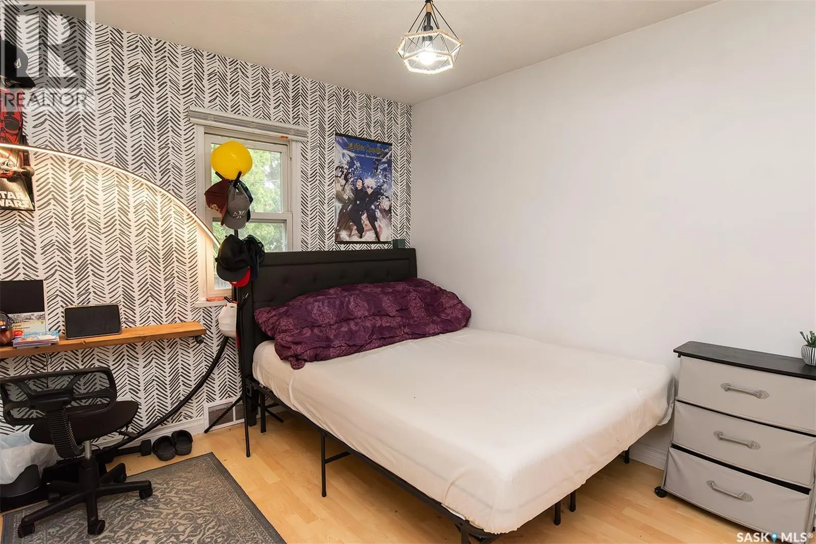 316 2nd STREET E