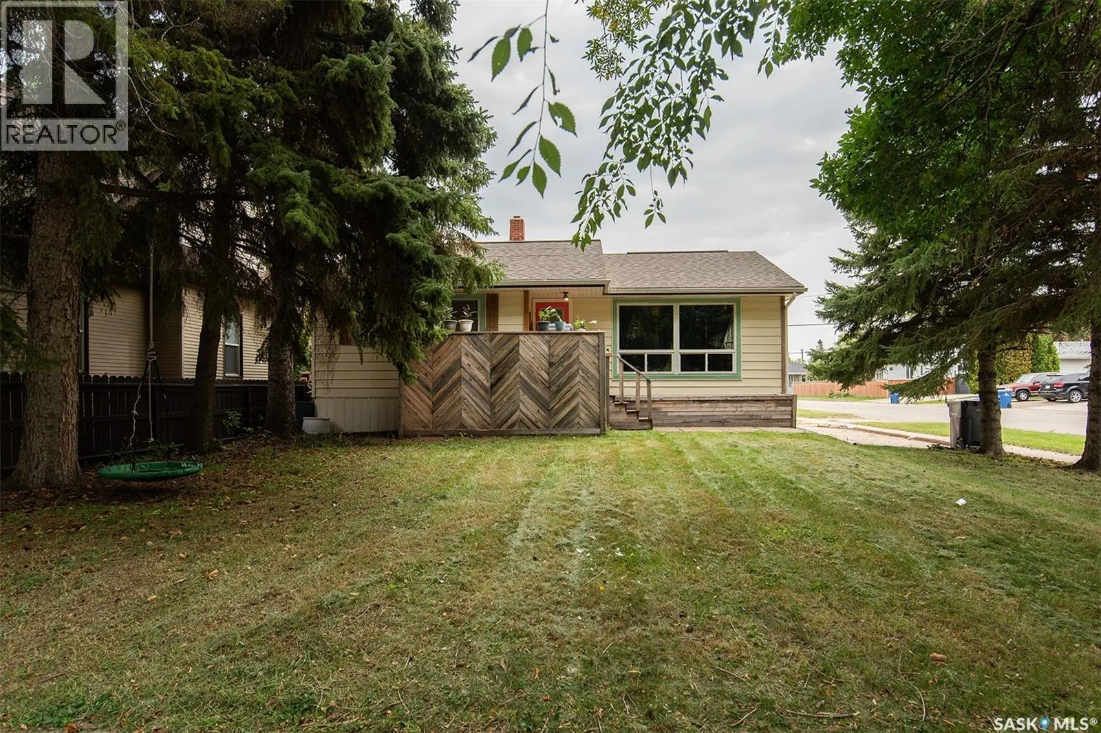 316 2nd STREET E