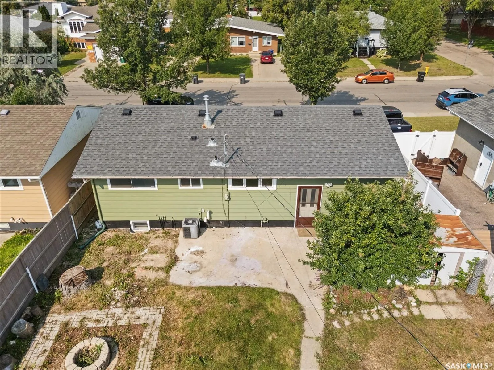 234 Witney AVENUE N