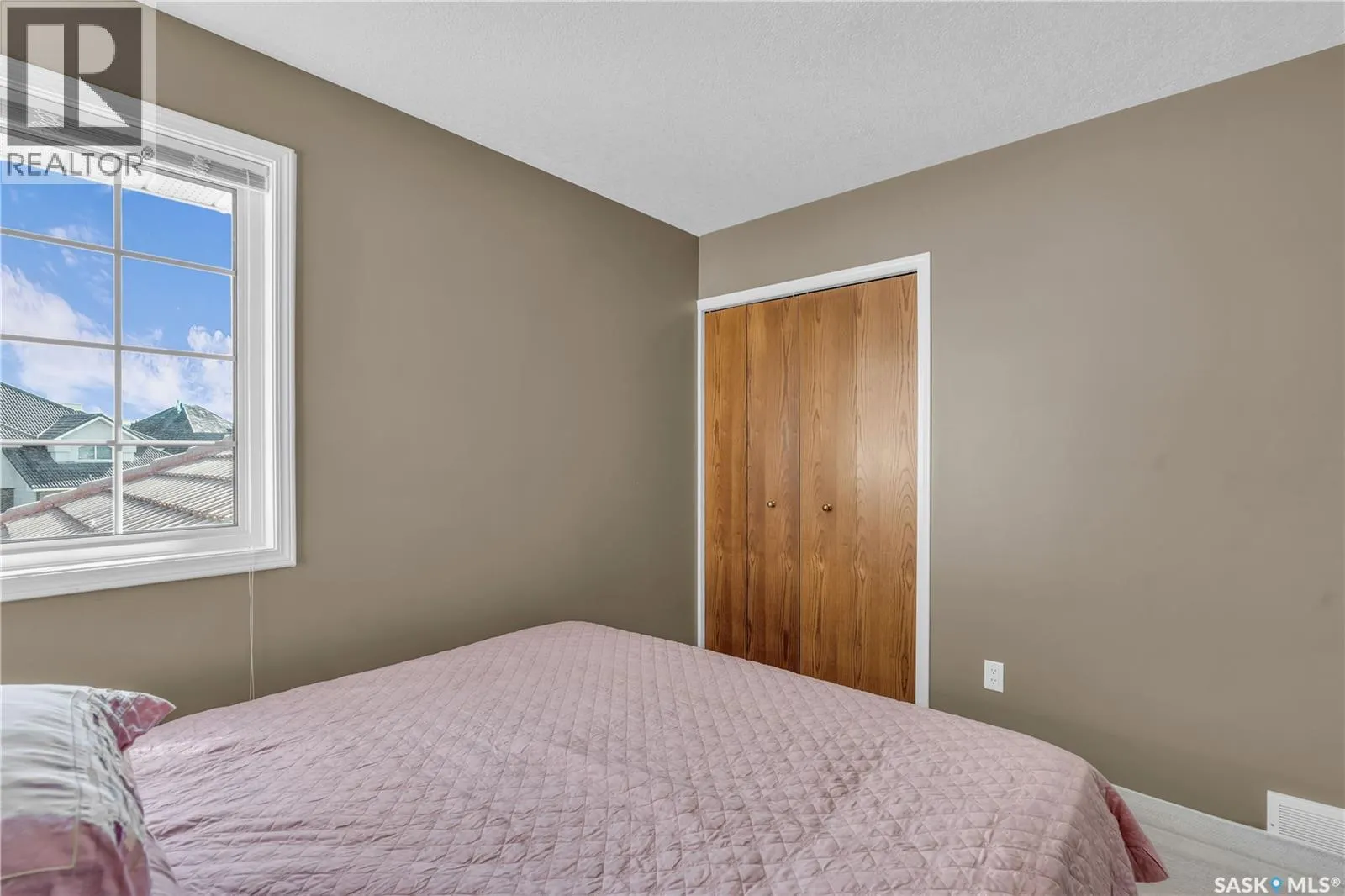 636 Braeside VIEW