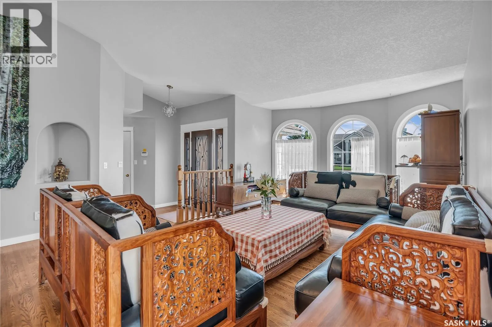 636 Braeside VIEW