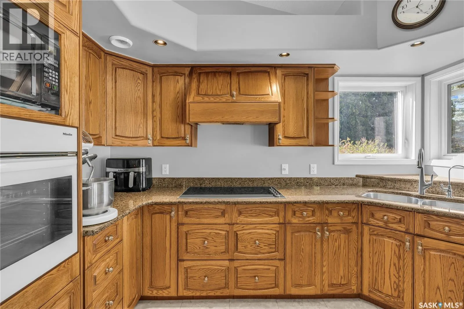 636 Braeside VIEW