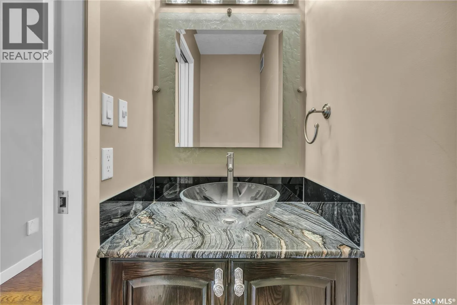 636 Braeside VIEW