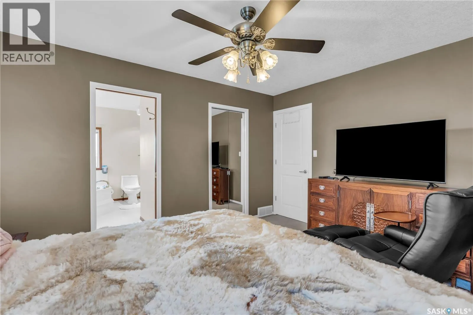 636 Braeside VIEW