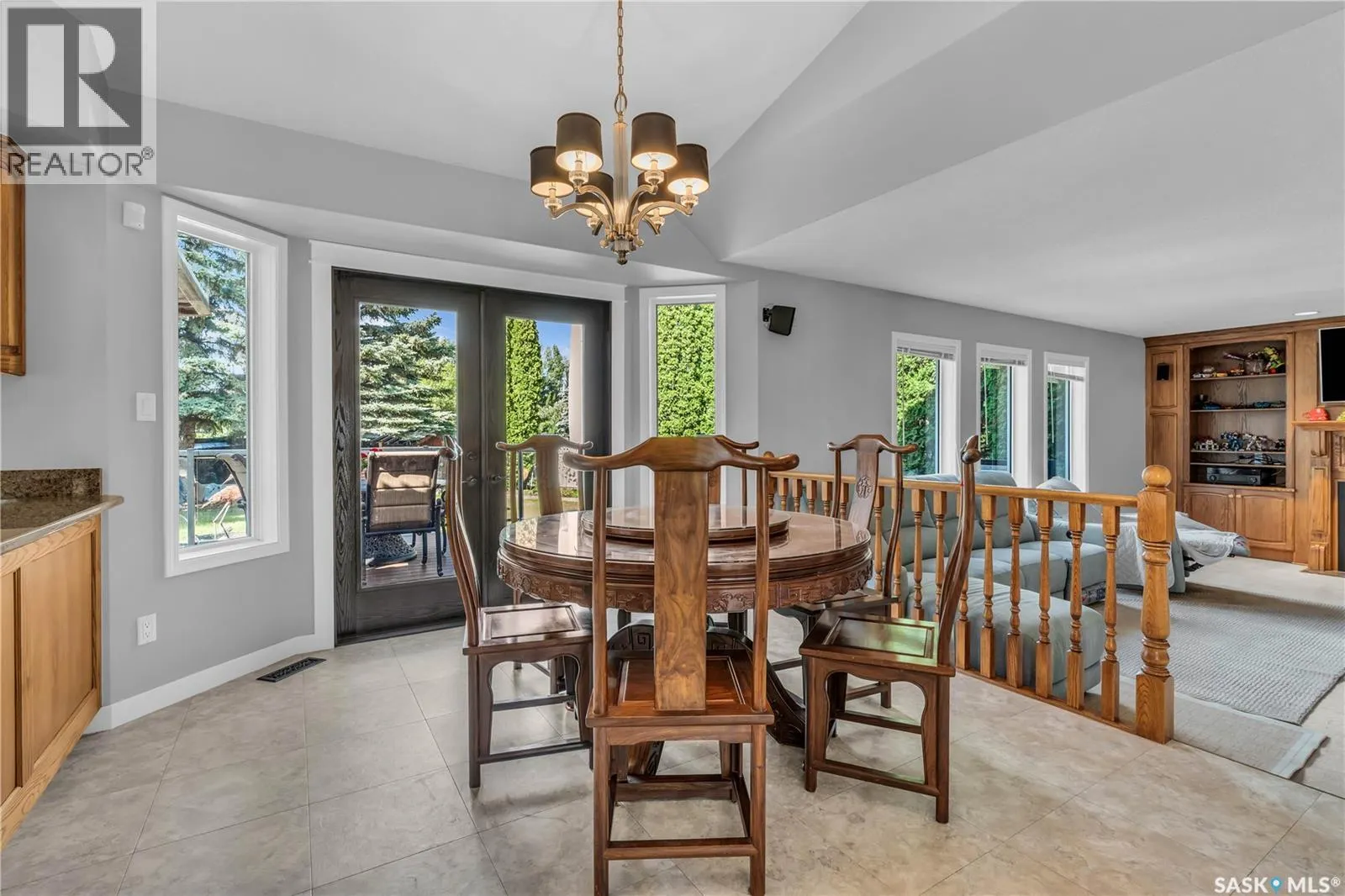 636 Braeside VIEW