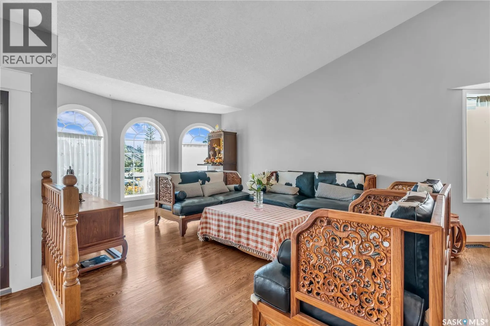 636 Braeside VIEW