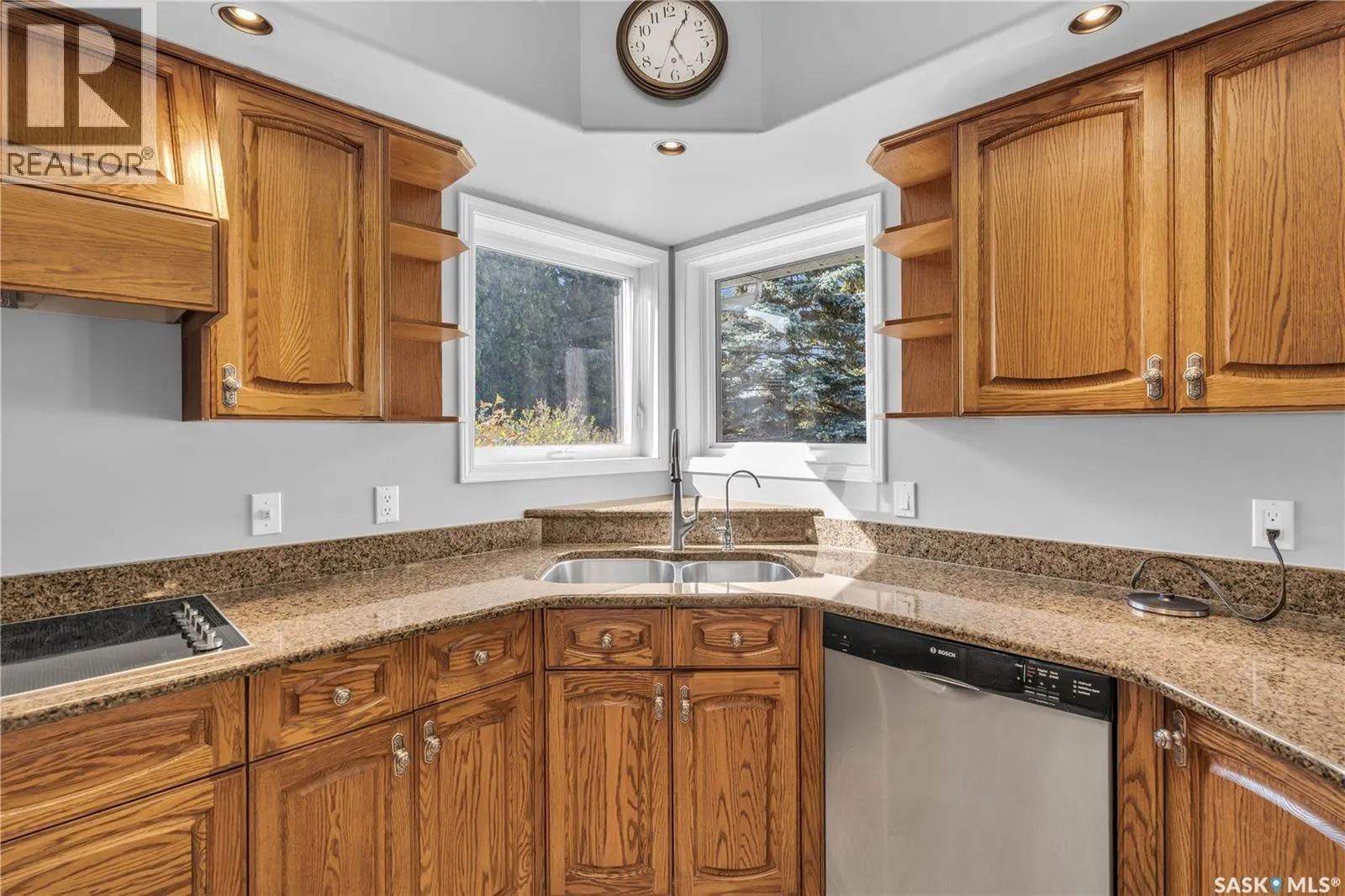 636 Braeside VIEW